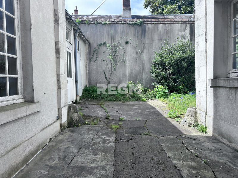 Maison - 341 m² - 9 pièces