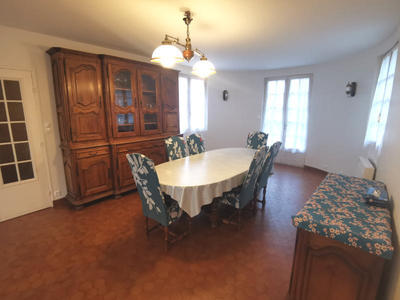 Maison - 216 m² - 8 pièces