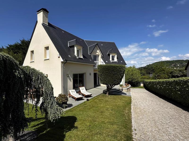 Maison - 200 m² - 6 pièces