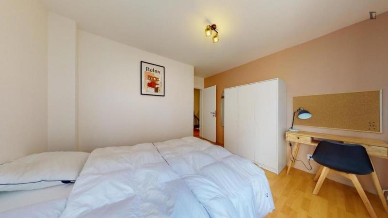 Chambre - 12 m² - 6 pièces