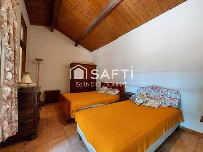 Maison - 225 m² - 8 pièces