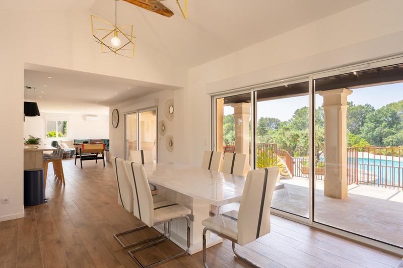 Propriété - 210 m² - 5 pièces