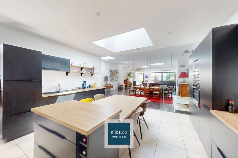 Maison - 308 m² - 7 pièces