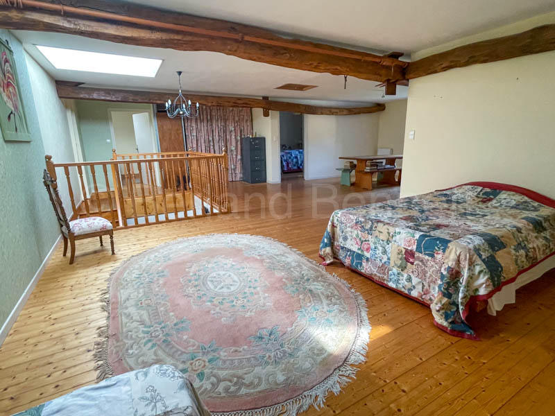 Maison en pierre - 220 m² - 6 pièces