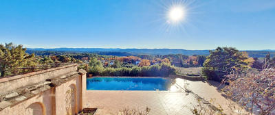 Maison - 260 m² - 10 pièces