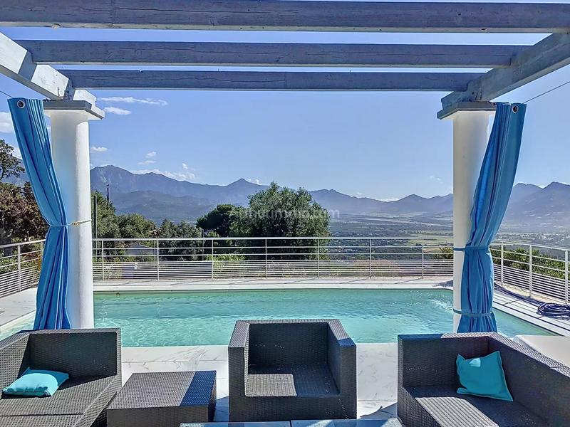 Maison - 185 m² - 6 pièces