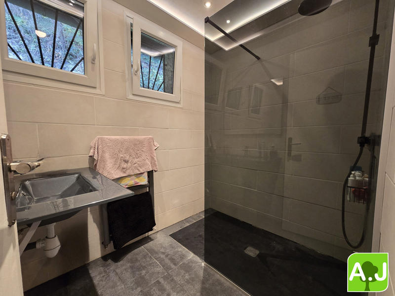 Maison traditionnelle - 178 m² - 8 pièces