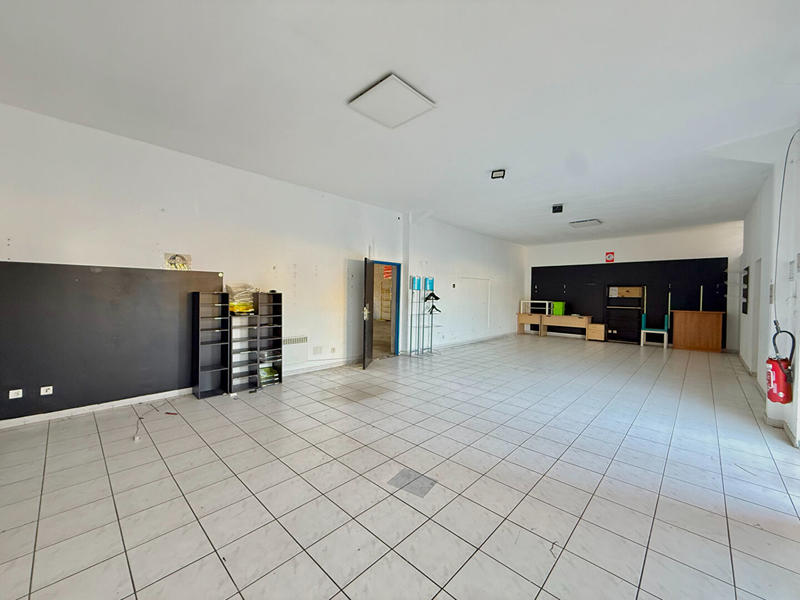 Local commercial - 250 m² - 4 pièces