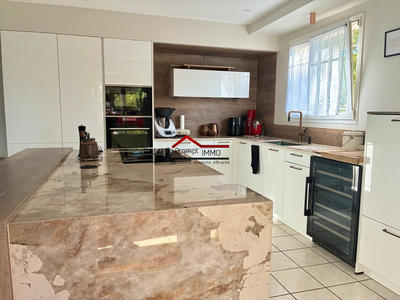 Villa - 200 m² - 7 pièces