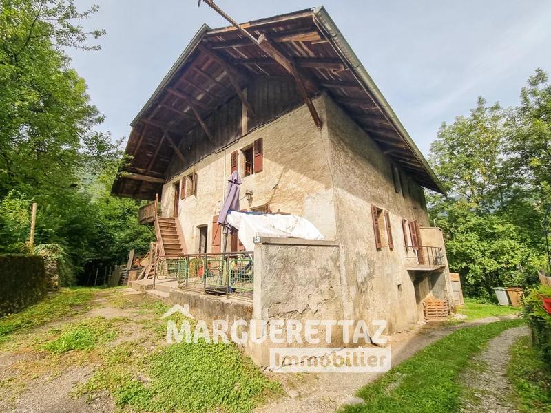 Maison de village - 220 m² - 8 pièces