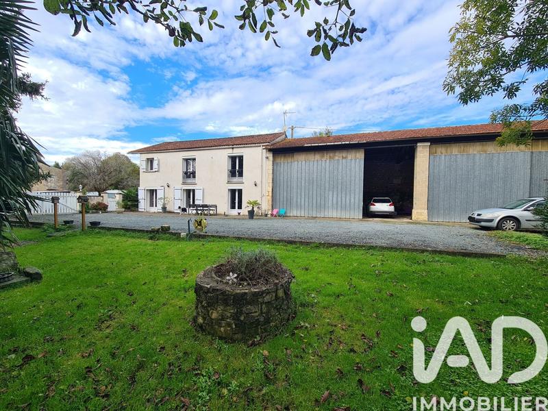 Maison - 202 m² - 7 pièces