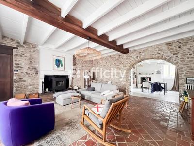 Demeure - 415 m² - 16 pièces