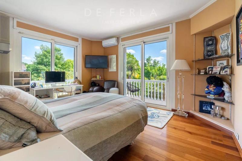 Propriété - 491 m² - 10 pièces