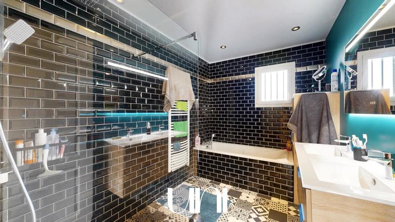 Maison - 111 m² - 5 pièces