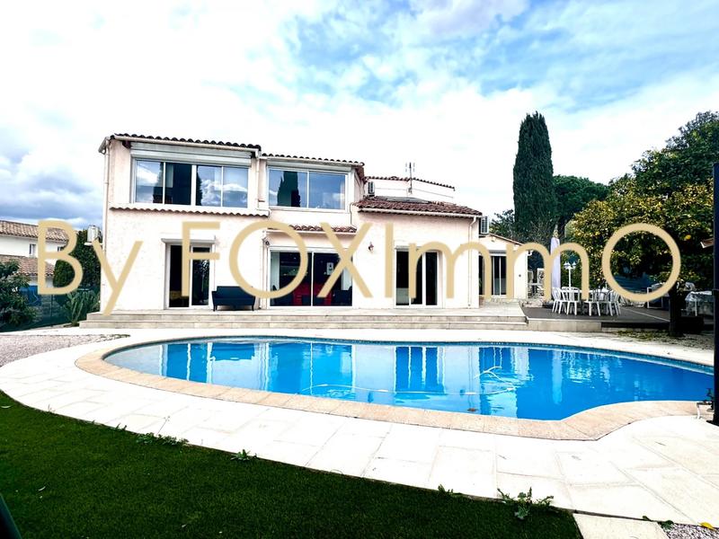 Maison - 230 m² - 6 pièces