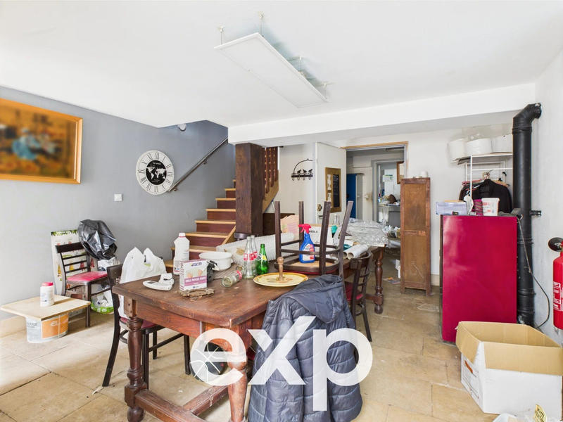 Maison - 275 m² - 10 pièces