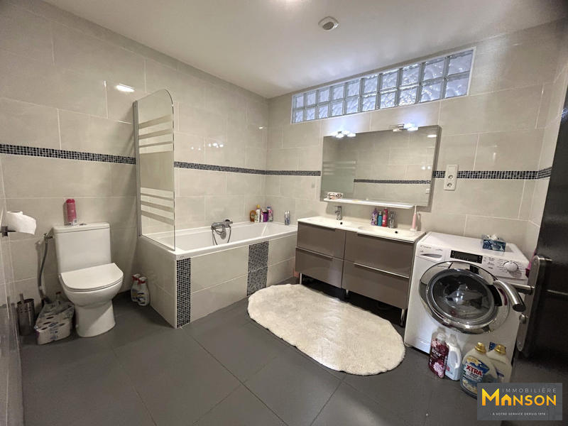 Maison - 223 m² - 9 pièces