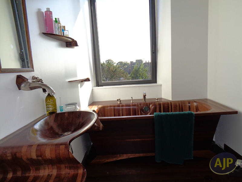 Maison - 250 m² - 13 pièces