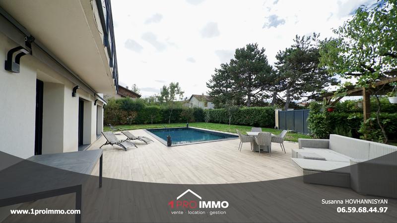 Maison - 220 m² - 9 pièces