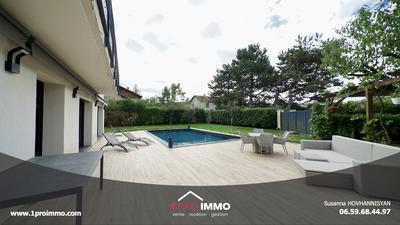 Maison - 220 m² - 9 pièces