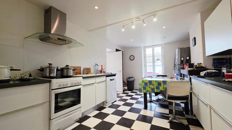 Maison - 188 m² - 7 pièces