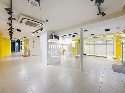 Local commercial - 216 m²