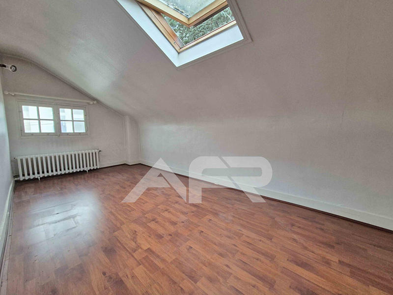 Maison - 98 m² - 5 pièces