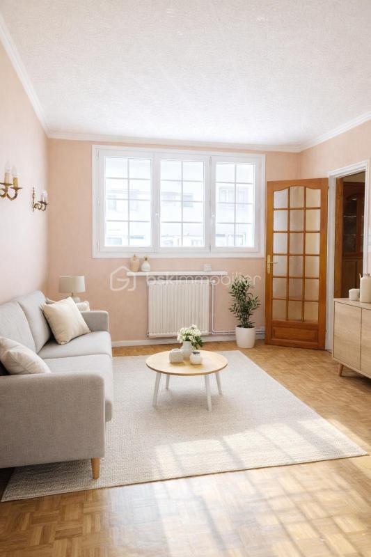 Maison traditionnelle - 77 m² - 5 pièces