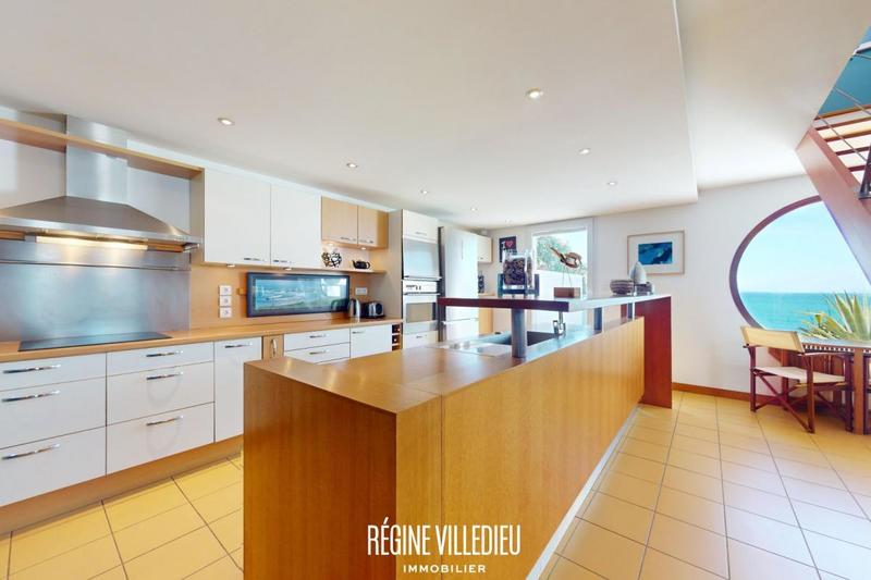 Maison - 198 m² - 8 pièces