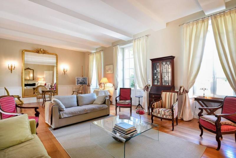 Demeure - 450 m² - 12 pièces