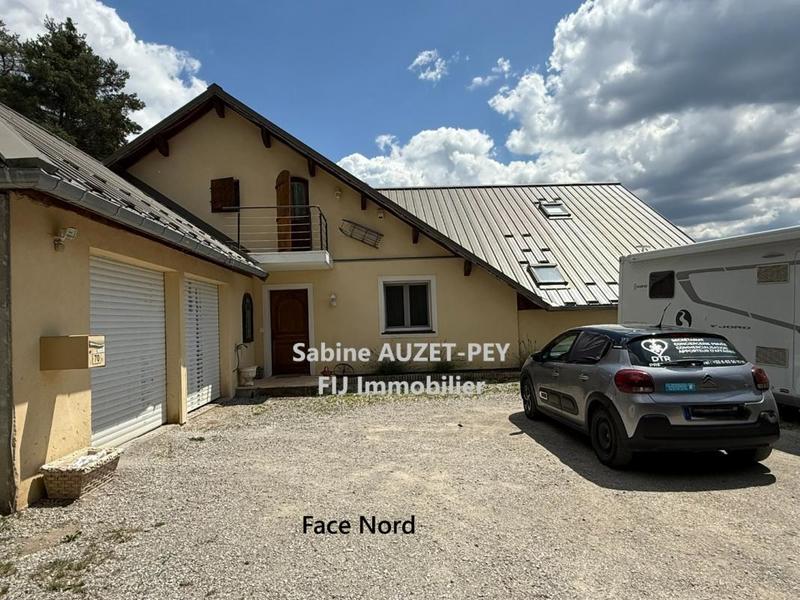 Maison - 300 m² - 15 pièces