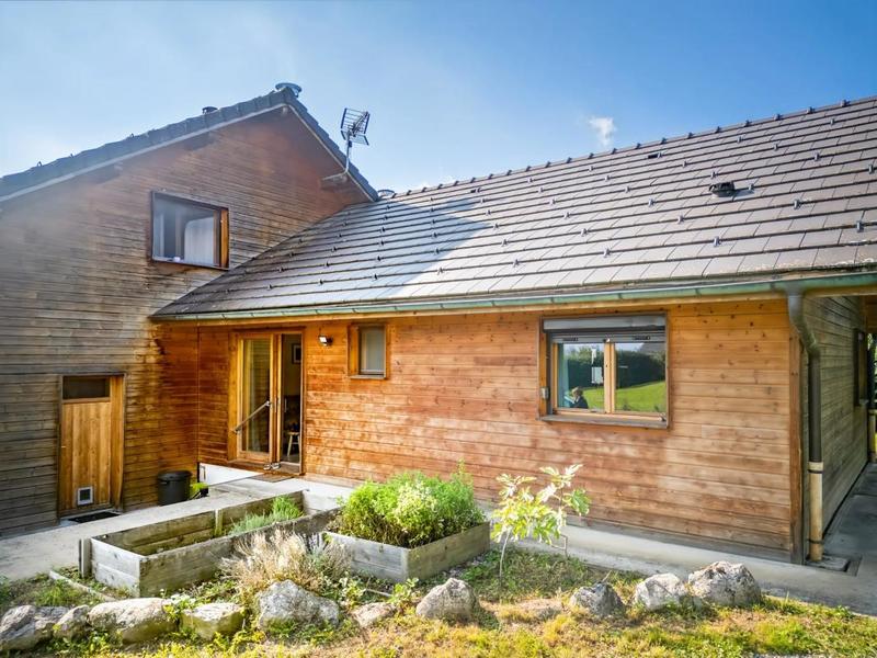 Maison - 180 m² - 8 pièces