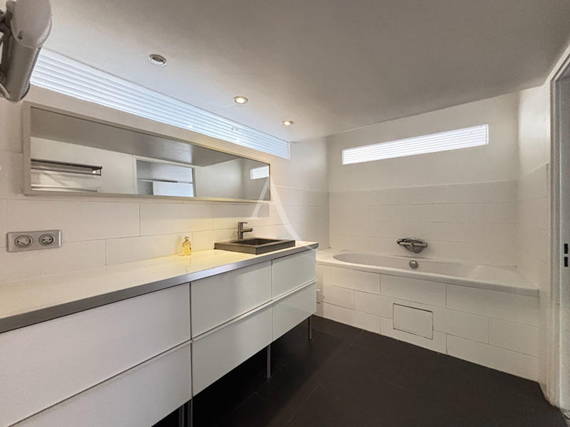 Loft - 195 m² - 5 pièces