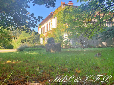 Maison - 241 m² - 7 pièces