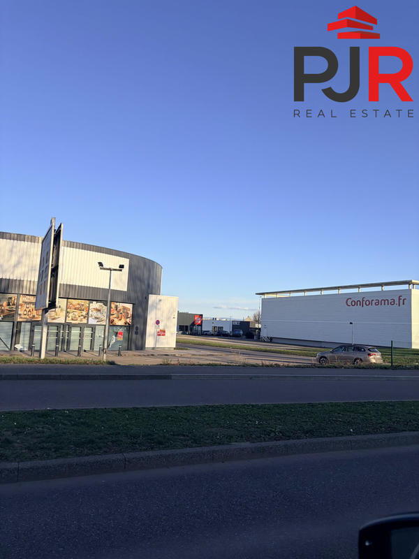 Local commercial - 1 400 m²