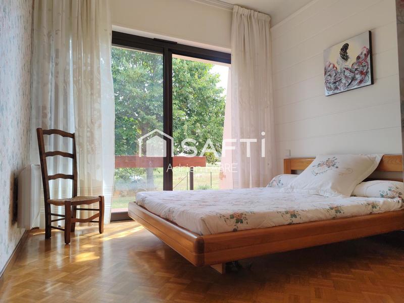 Maison - 220 m² - 6 pièces