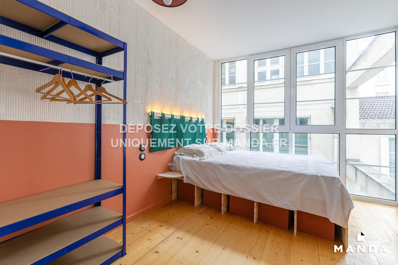 Chambre - 11 m² - 12 pièces