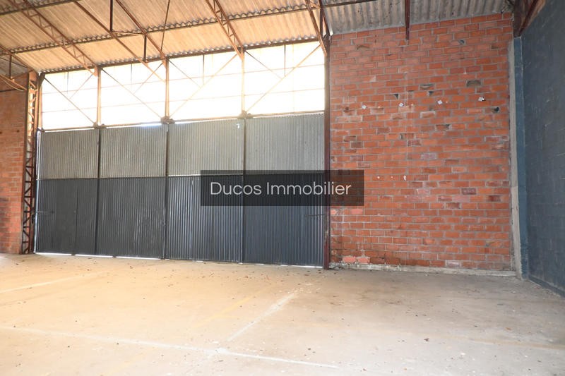 Parking / Garage - 550 m²