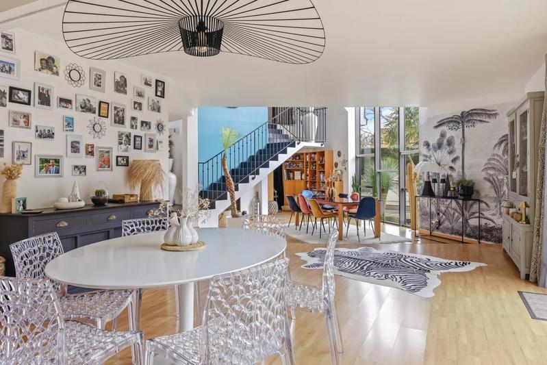 Maison - 235 m² - 7 pièces