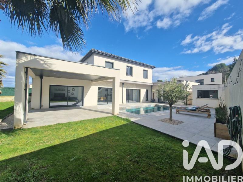 Maison - 230 m² - 9 pièces