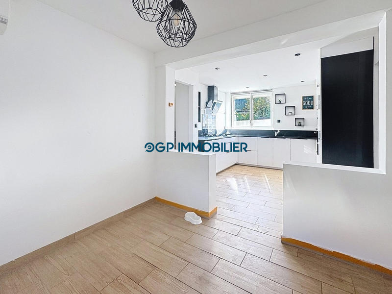 Maison - 180 m² - 6 pièces