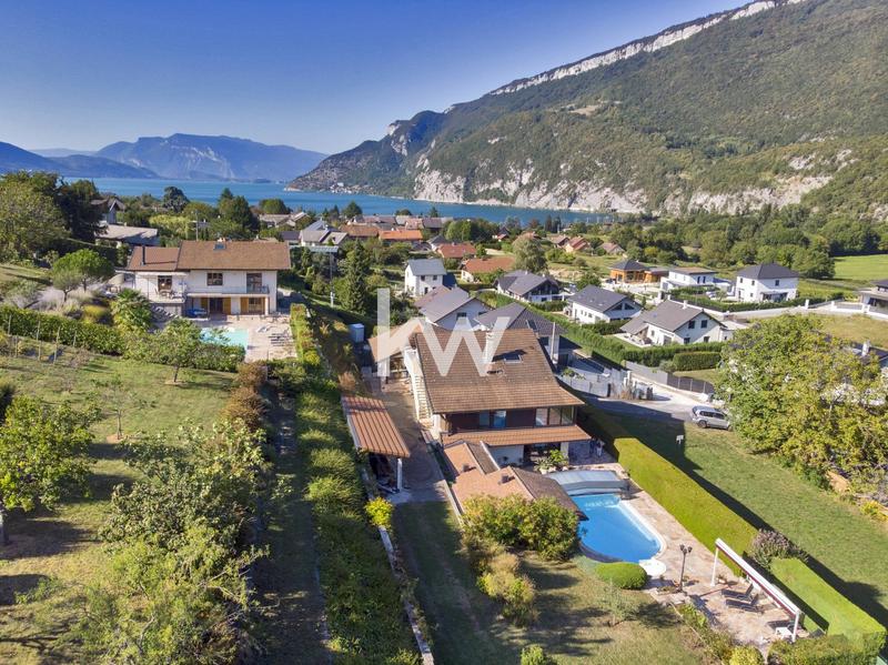 Maison - 250 m² - 6 pièces