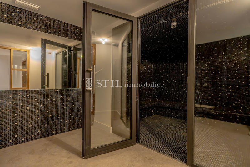 Villa - 370 m² - 6 pièces