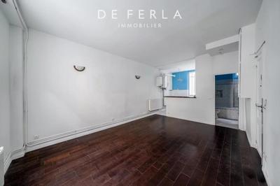 Studio - 30 m² - 1 pièce