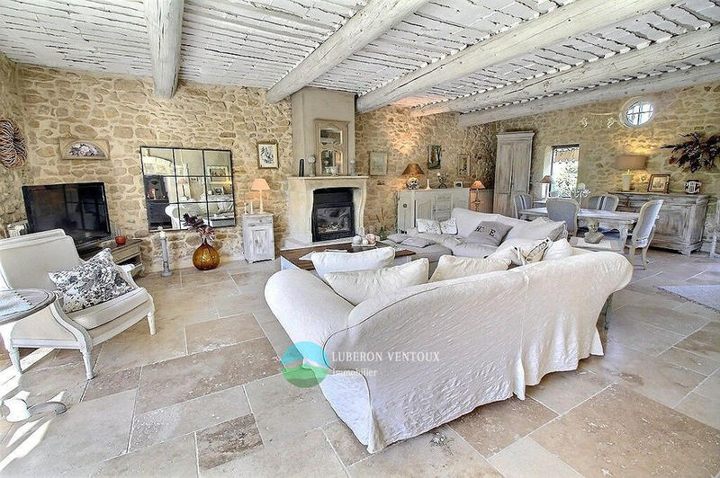 Maison - 300 m² - 7 pièces