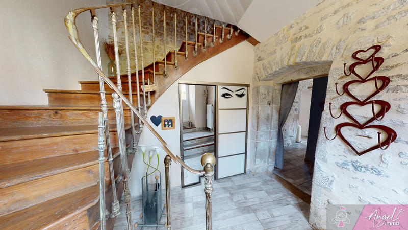 Maison - 203 m² - 8 pièces