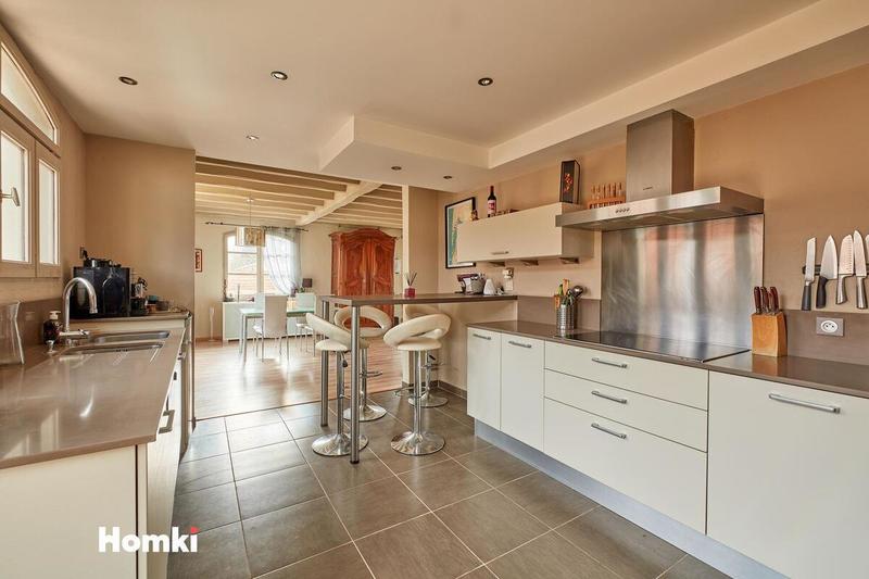 Maison - 203 m² - 7 pièces