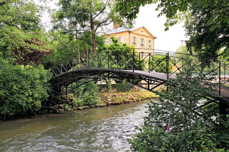 Demeure - 1 736 m² - 30 pièces