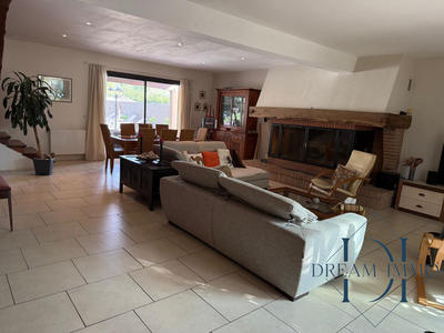 Mas - 405 m² - 17 pièces