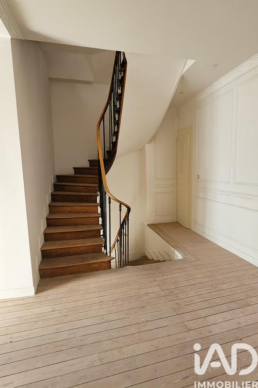 Maison - 378 m² - 13 pièces